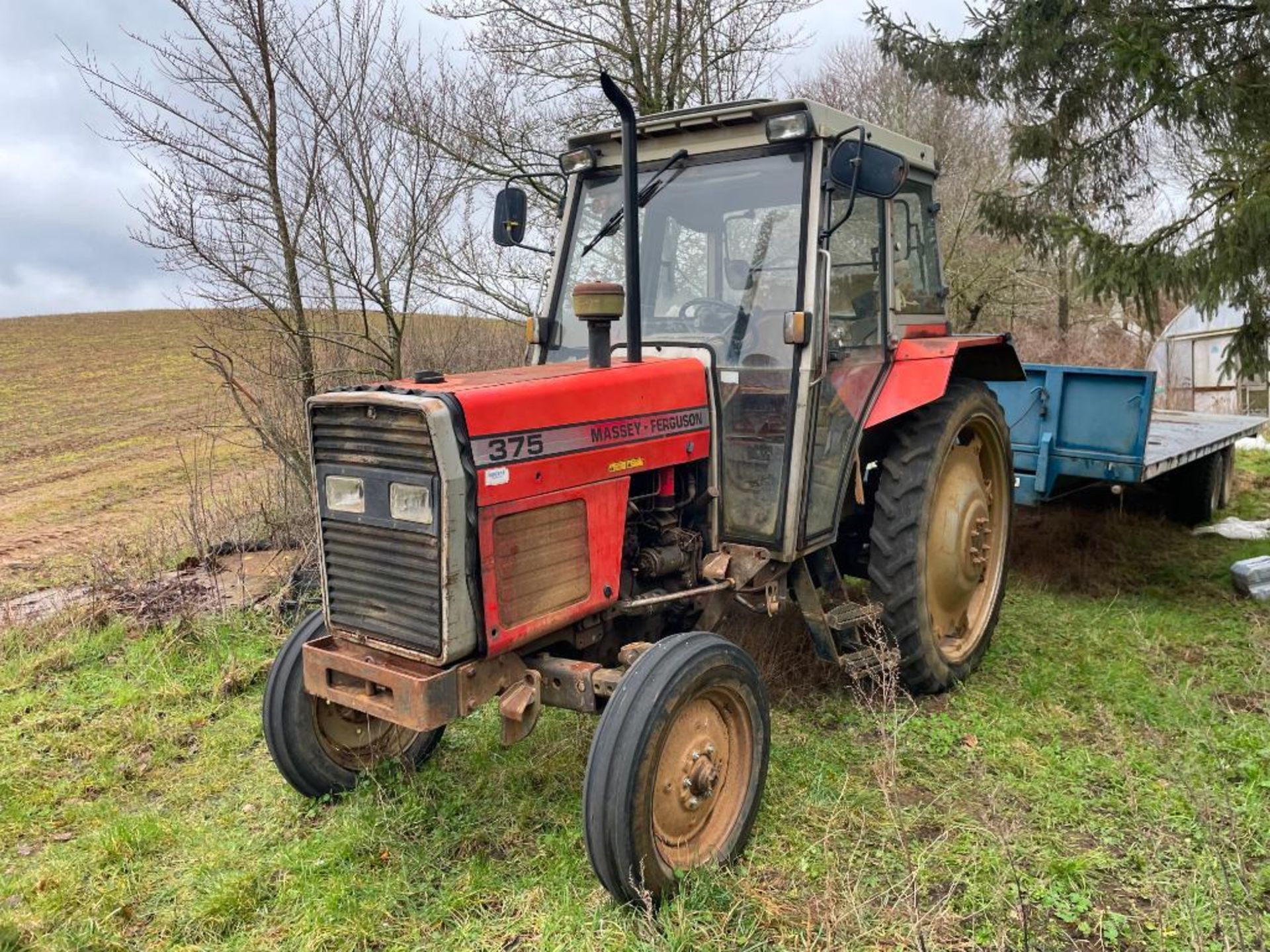 1991 Massey Ferguson 375 2wd tractor with HiLine cab and 2 manual spools on BKT 6.00-19 front and Tr - Image 6 of 13