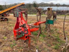 Kverneland 3f reversible plough with land wheel