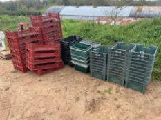 Quantity plastic crates and baskets