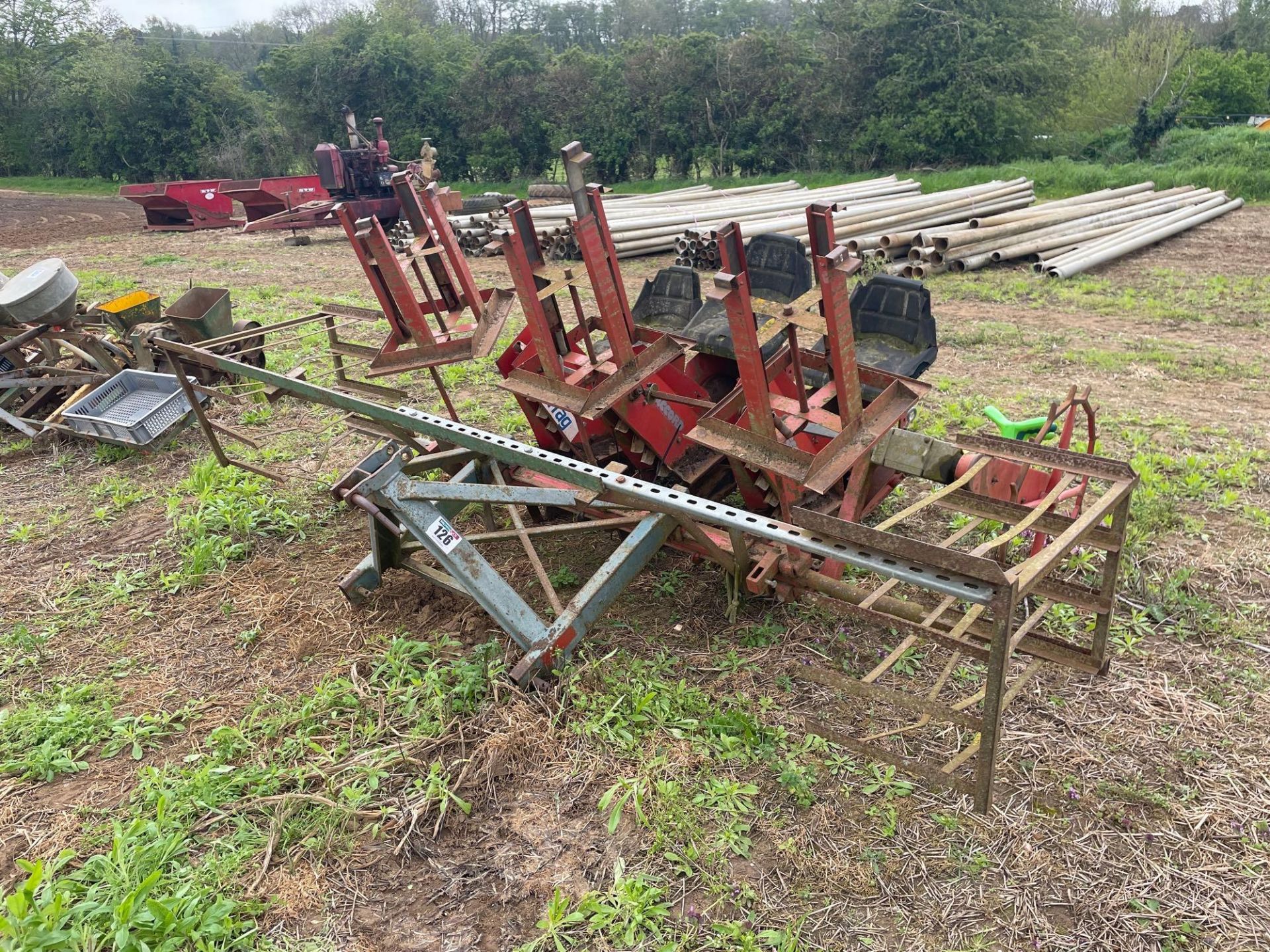 Accord 3 row precision planter, linkage mounted - Image 2 of 4