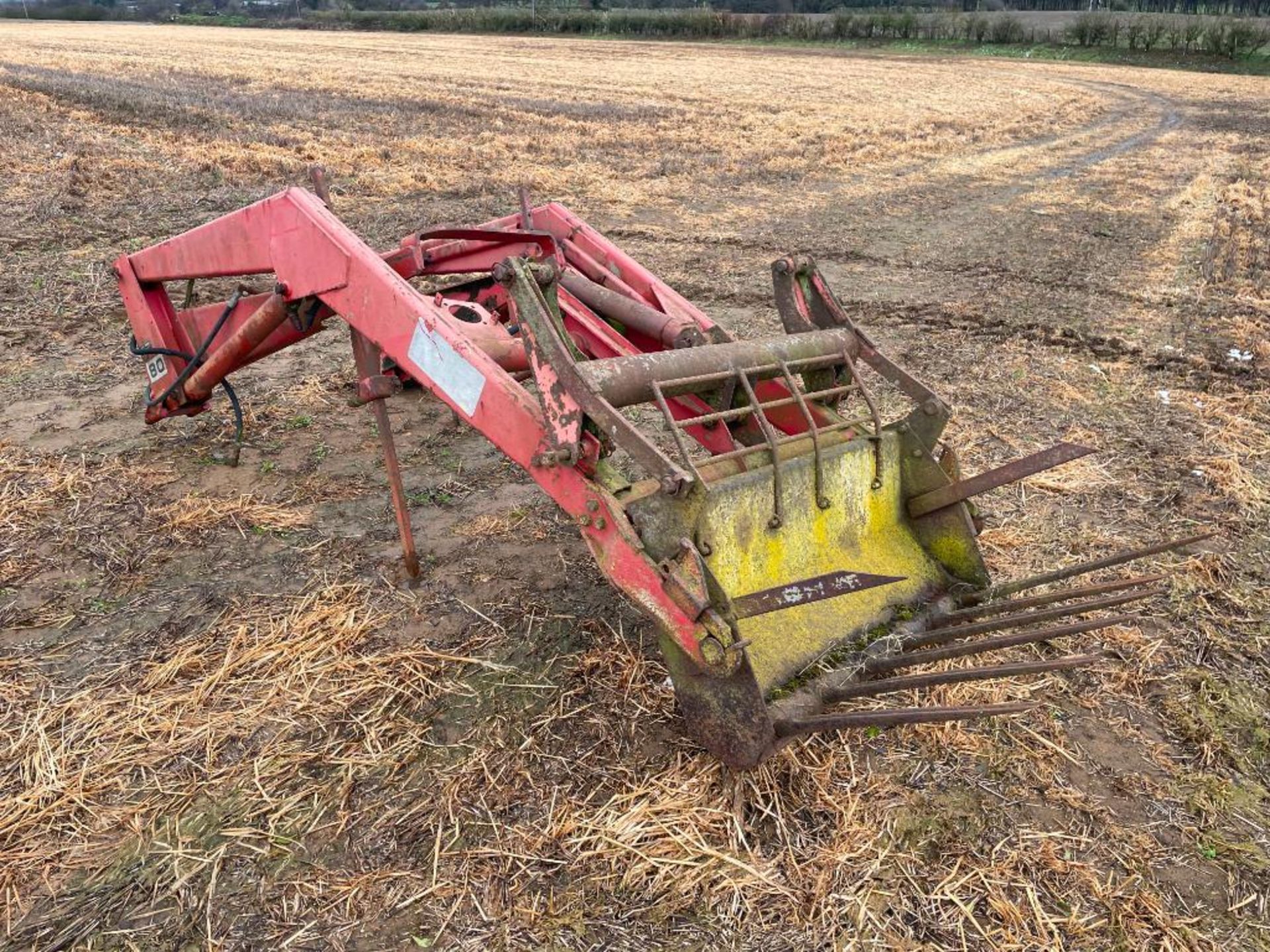 Massey Ferguson 80 fore end loader with manure fork. Serial No: 8242 NB: loader brackets not include