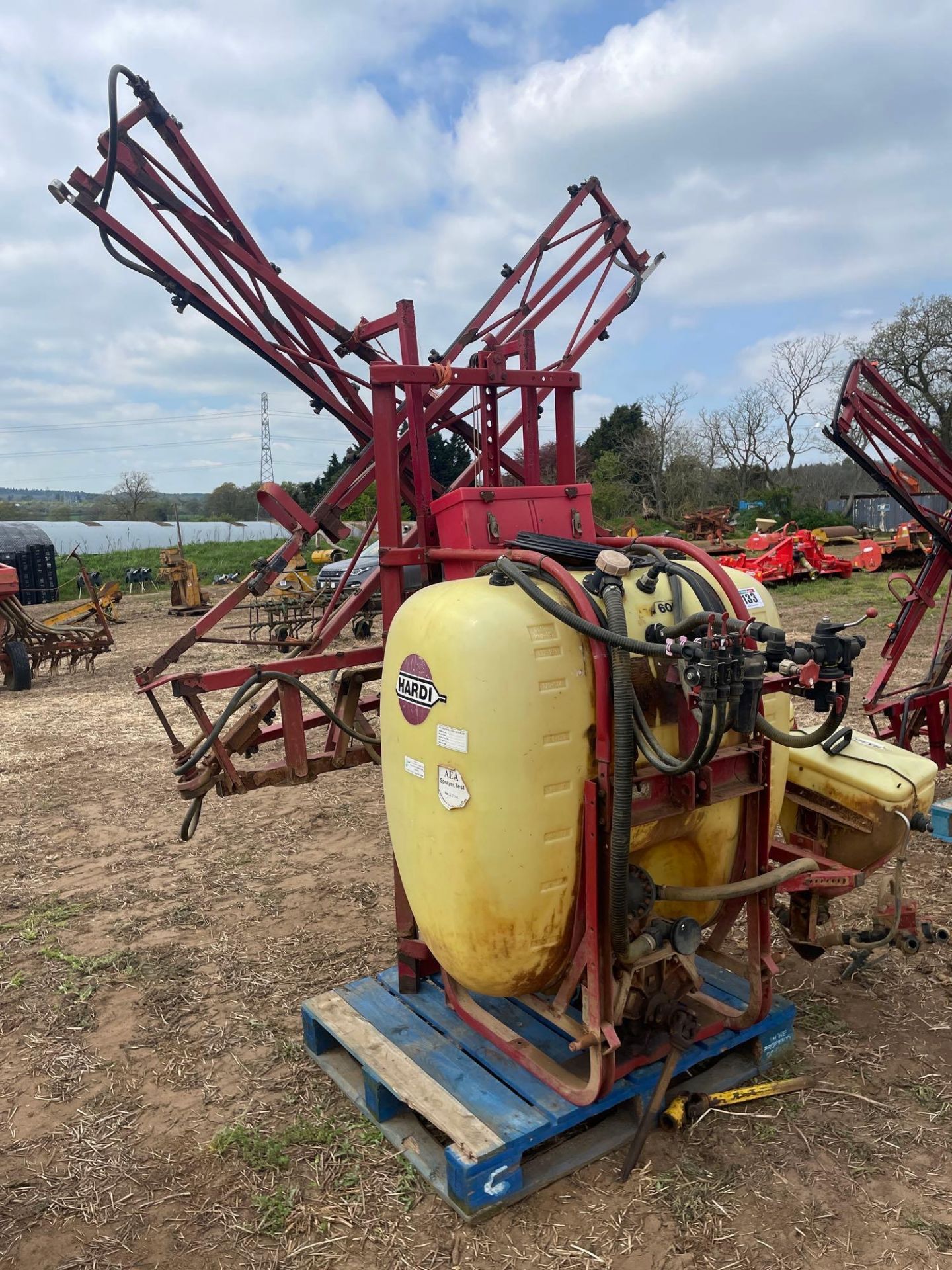 Hardi K600 12m linkage mounted sprayer with 600l tank, induction hopper and clean water tank with ma