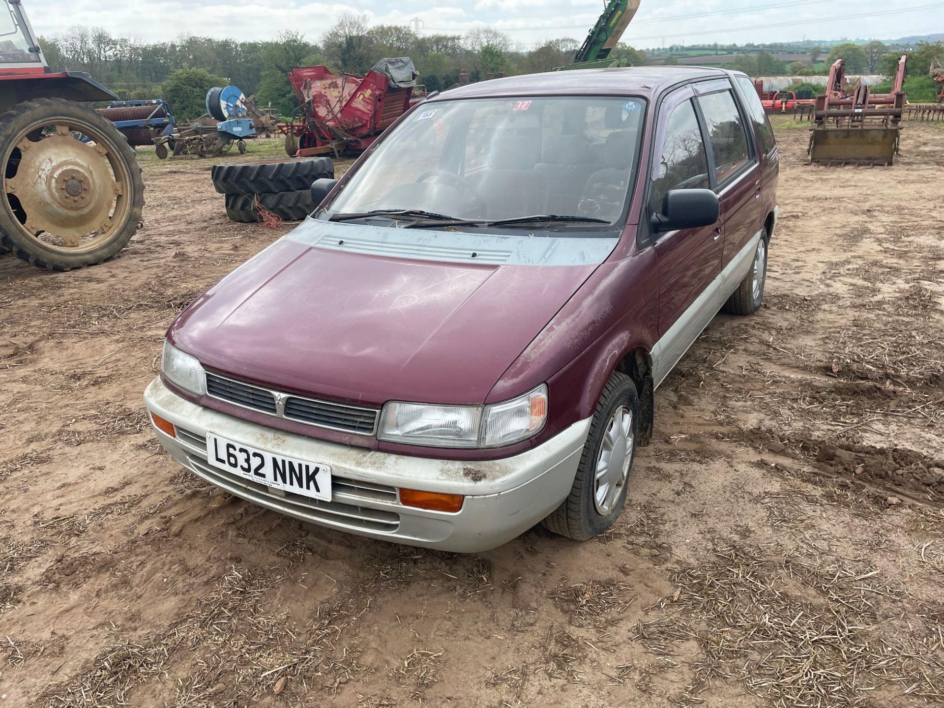 1993 Mitsubishi Chariot MX 7 seat people carrier, automatic, cloth upholstery, red. Reg No: L632 NNK - Image 2 of 4