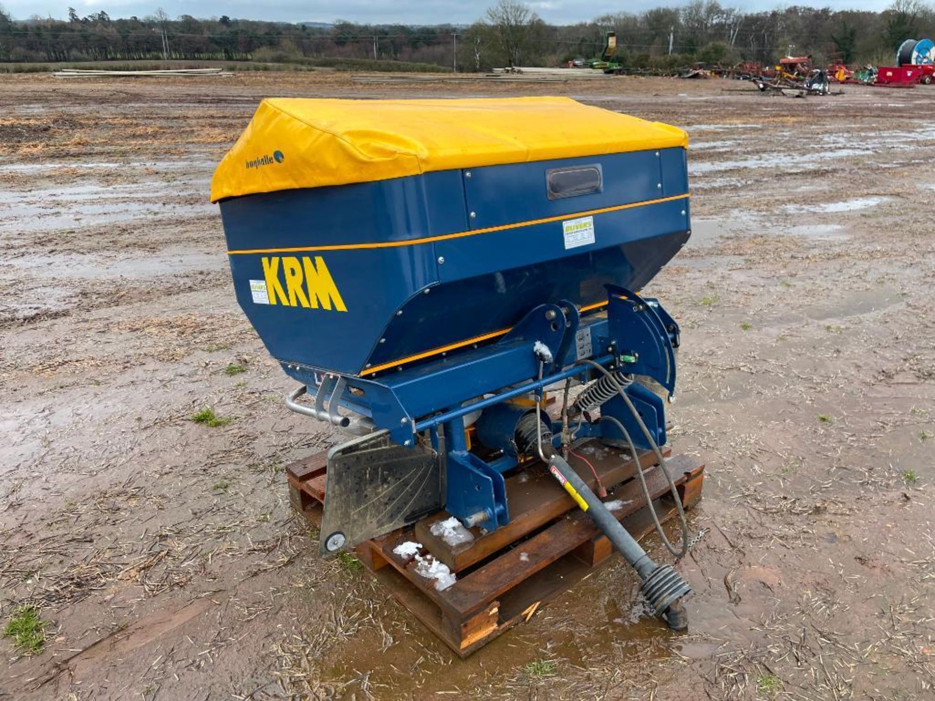 2020 KRM Bogballe L15 twin disc fertiliser spreader c/w manual. Serial No: 296 - Image 8 of 11