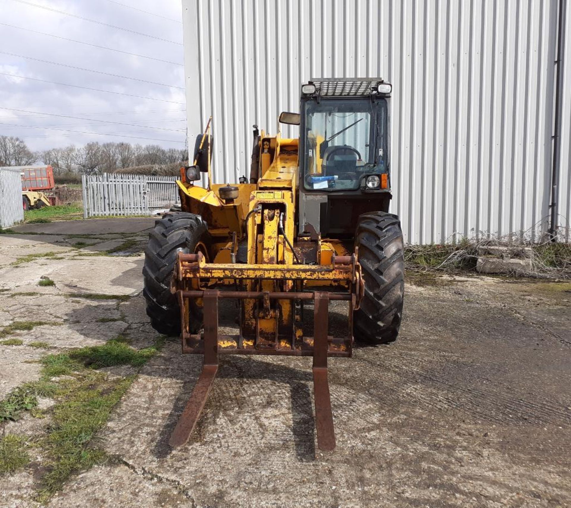 1994 JCB 527-67 Farm Special Plus Loadall, hydraulic hitch, with pallet tines. Reg: M889 ONK. Hours: - Image 2 of 7