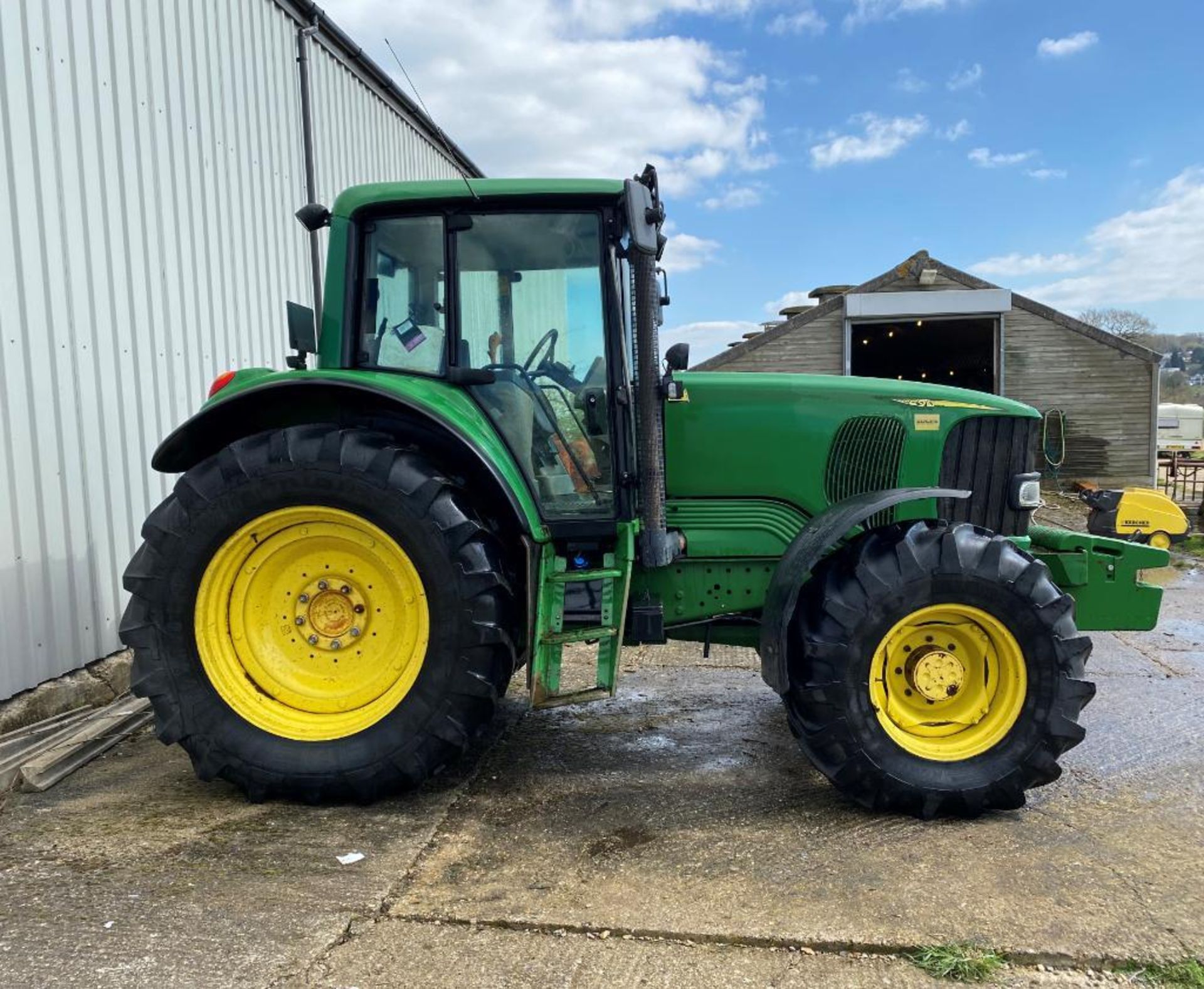 2003 John Deere 6620, 4wd, front wafer weights, 2 spools. Reg: OEO3 ZPB. Hours: 6,900 - Image 4 of 8