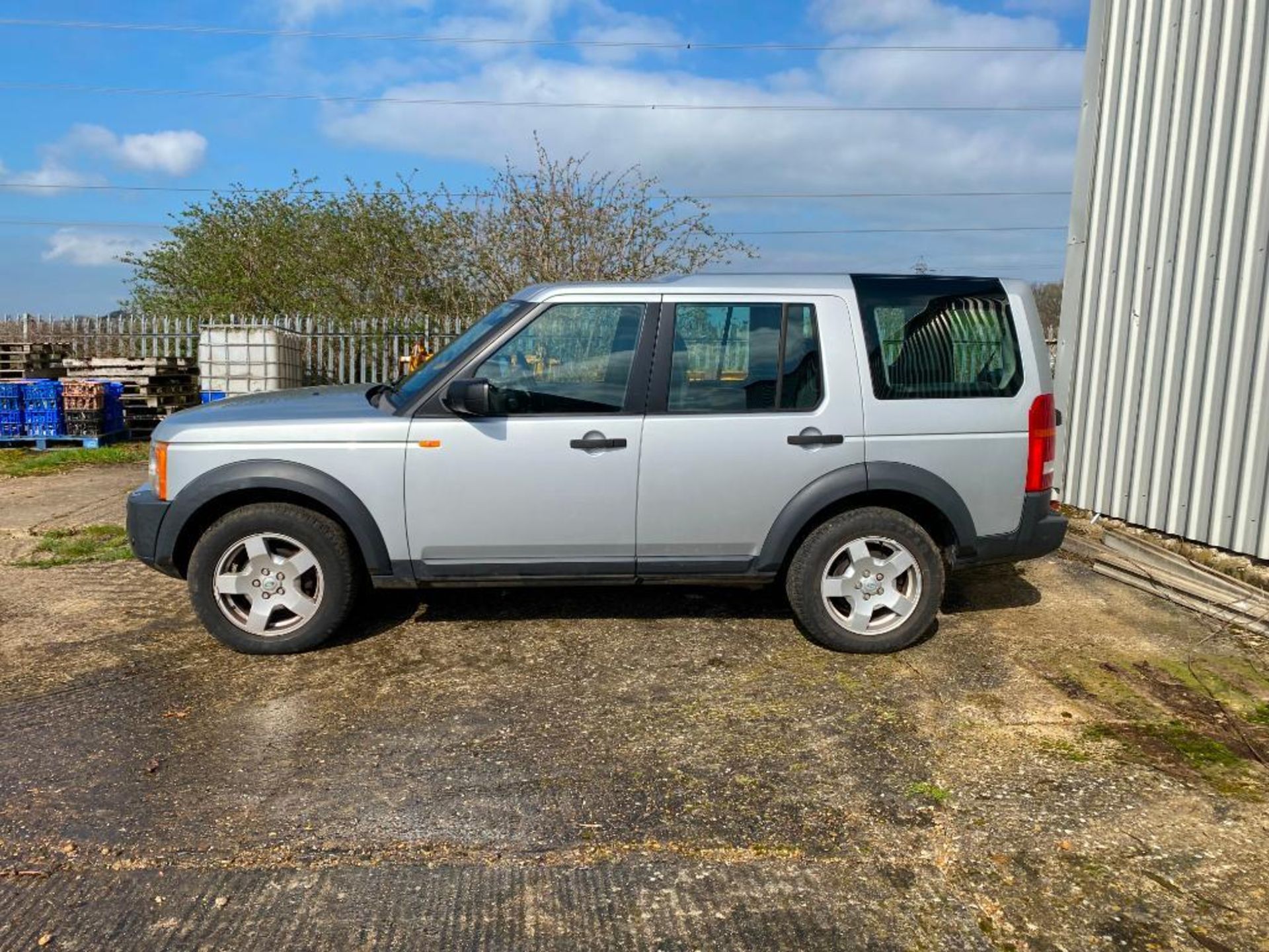 2006 Land Rover Discovery 3 TDV6S, 4wd, silver, manual, diesel. Reg: KD06 GYH. Miles: 119,637. NB: r - Image 3 of 5