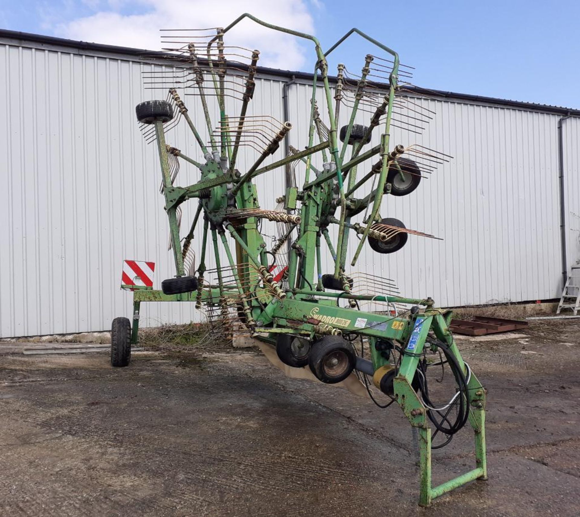 2005 Krone Swadro 800/26 twin rotor trailed rake. NB: requires some welding