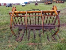 Muck grab with JCB brackets