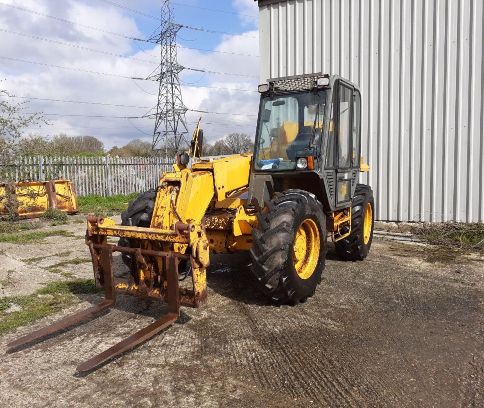 1994 JCB 527-67 Farm Special Plus Loadall, hydraulic hitch, with pallet tines. Reg: M889 ONK. Hours: - Image 3 of 7