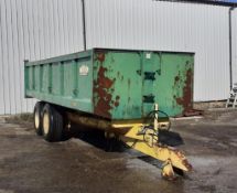 Norton grain trailer, twin axle, hydraulic tipping