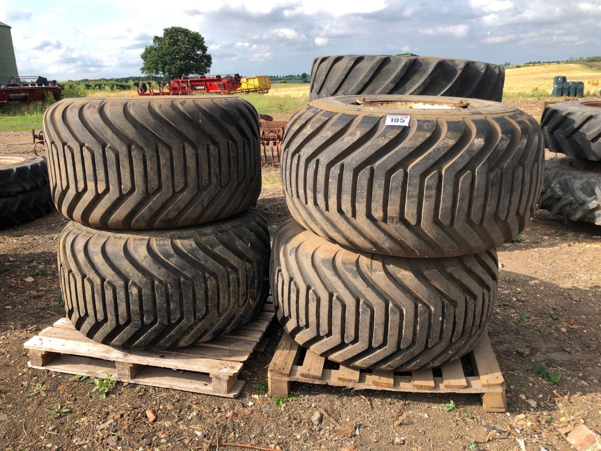 4No Alliance 48x25.00-20 flotation wheels and tyres