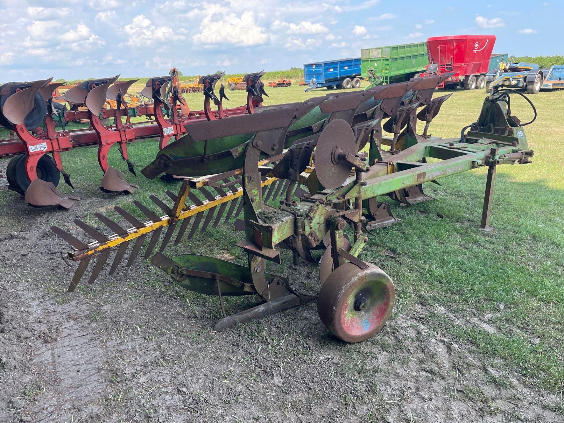Dowdeswell DP8 4f reversible plough with Claydon furrow cracker. Serial No: 214751668 - Image 3 of 7