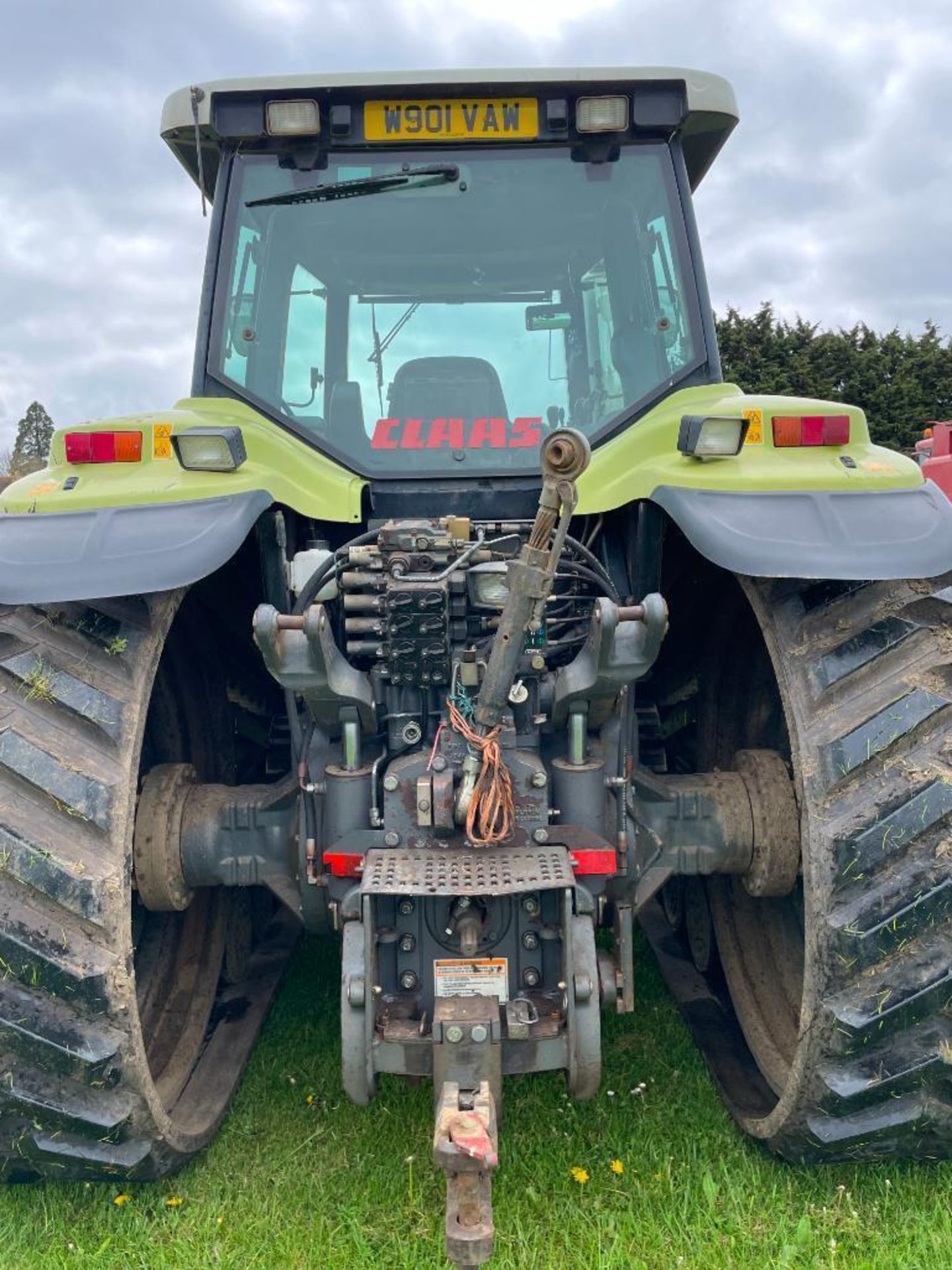 2000 Claas 55 Challenger rubber tracked crawler with 4 manual spools, rear drawbar and 12No 45kg fro - Image 11 of 14