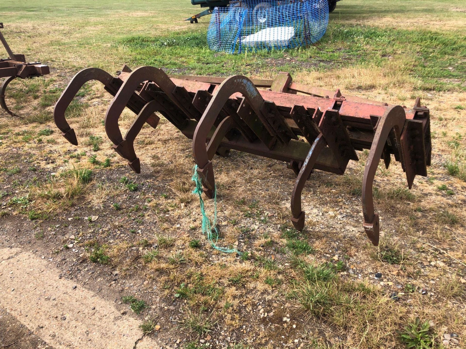 Fixed tine 7 leg 9ft cultivator, linkage mounted - Image 2 of 2