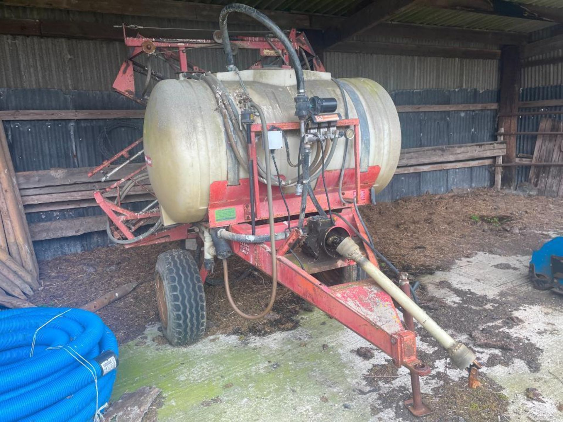 Lely GA250 10m trailed sprayer with manual folding booms, single nozzle lines on 10.0/75-15.3 wheels - Image 3 of 7