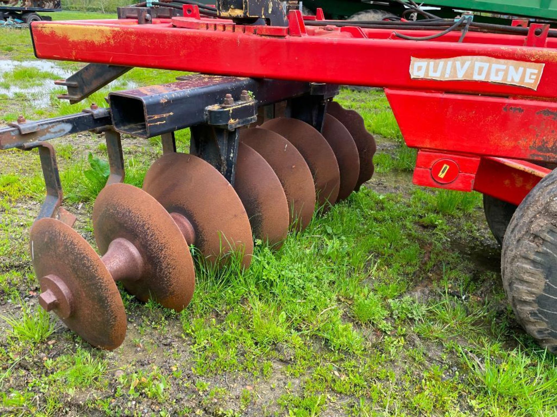 2001 Quivogne TM28 Tinemaster trailed cultivator with 5 auto reset subsoiler legs, front and rear di - Image 8 of 10