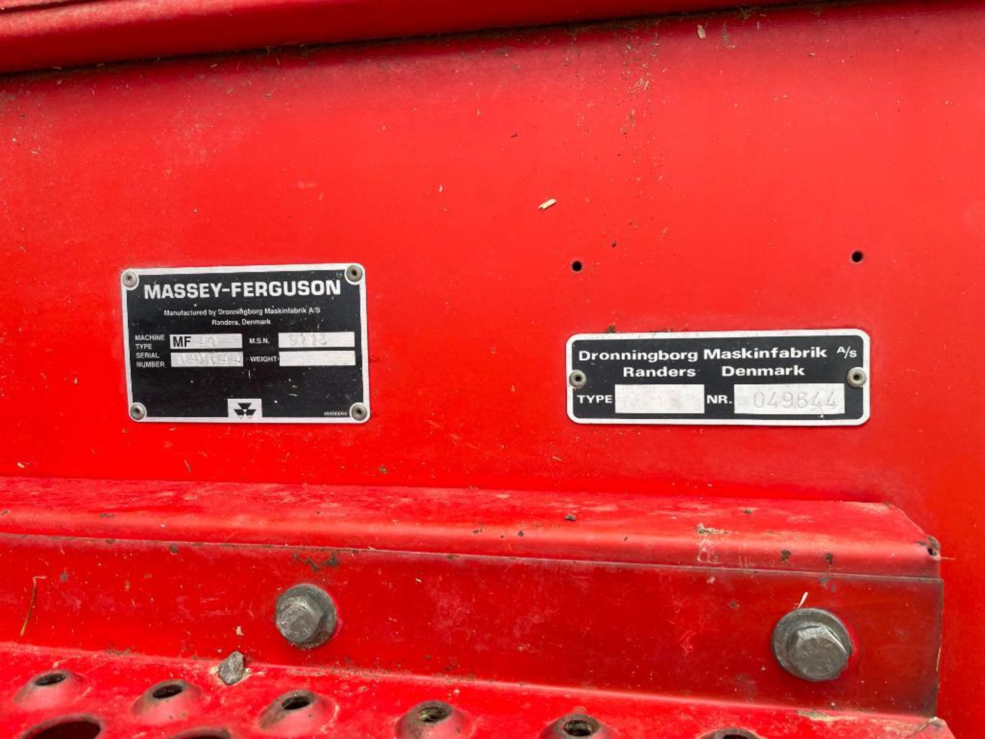 1992 Massey Ferguson 40RS combine harvester with 20ft powerflow header and trolley, datavision scree - Image 6 of 13