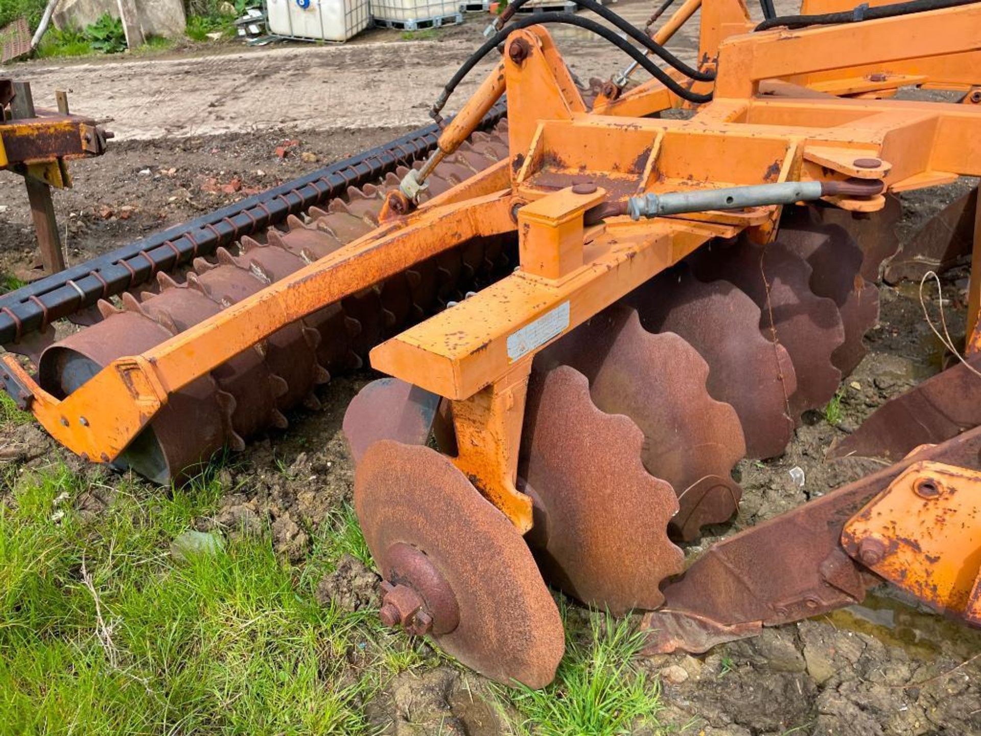 1996 Simba Mono trailed cultivator with front discs, 5 auto-reset subsoiler legs, rear discs and too - Image 5 of 12