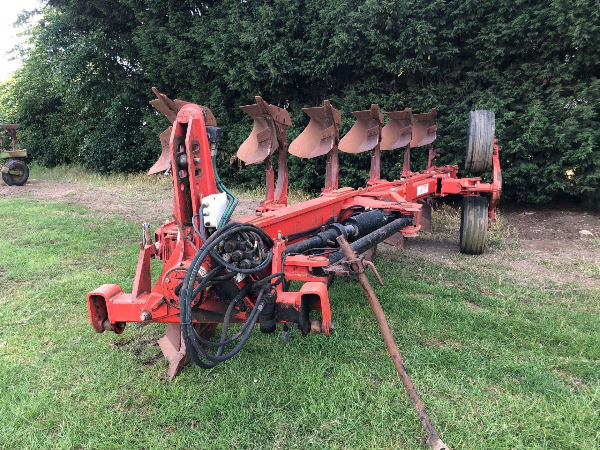 1999 Gregoire Besson 6f (5+1) on land in furrow reversible hydraulic variwidth plough with No8 bodie - Image 3 of 9