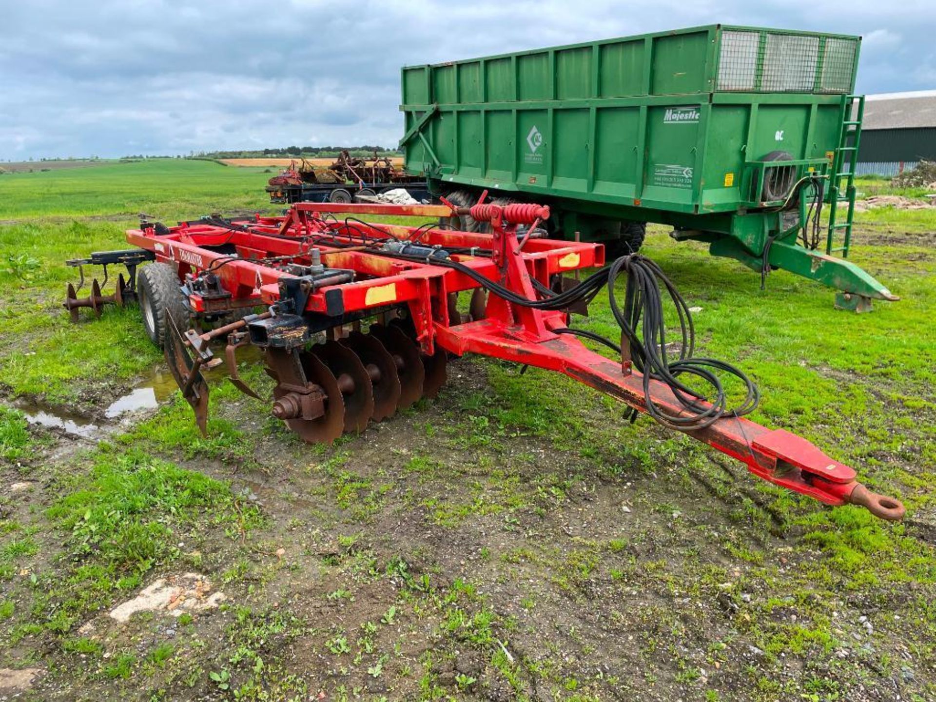 2001 Quivogne TM28 Tinemaster trailed cultivator with 5 auto reset subsoiler legs, front and rear di - Image 4 of 10