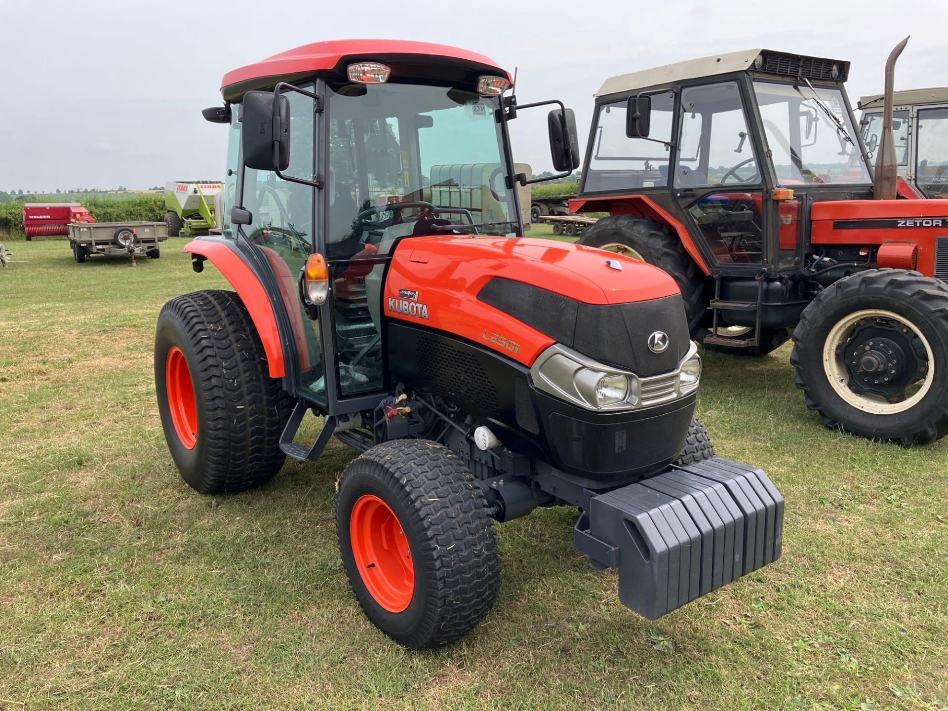 2020 Kubota L2501 4wd compact tractor with air con, DAB radio, CAT1 link arms, 2 rear spools, front - Image 4 of 14
