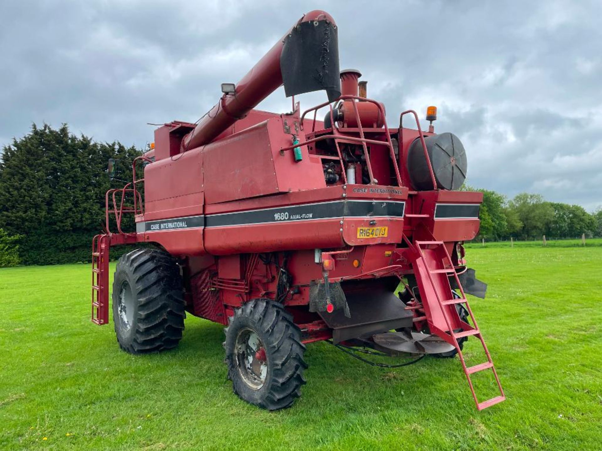 1998 Case 1680 Axial Flow combine harvester with straw chopper, Pro Series 8000 yield monitor and Ca - Image 12 of 16