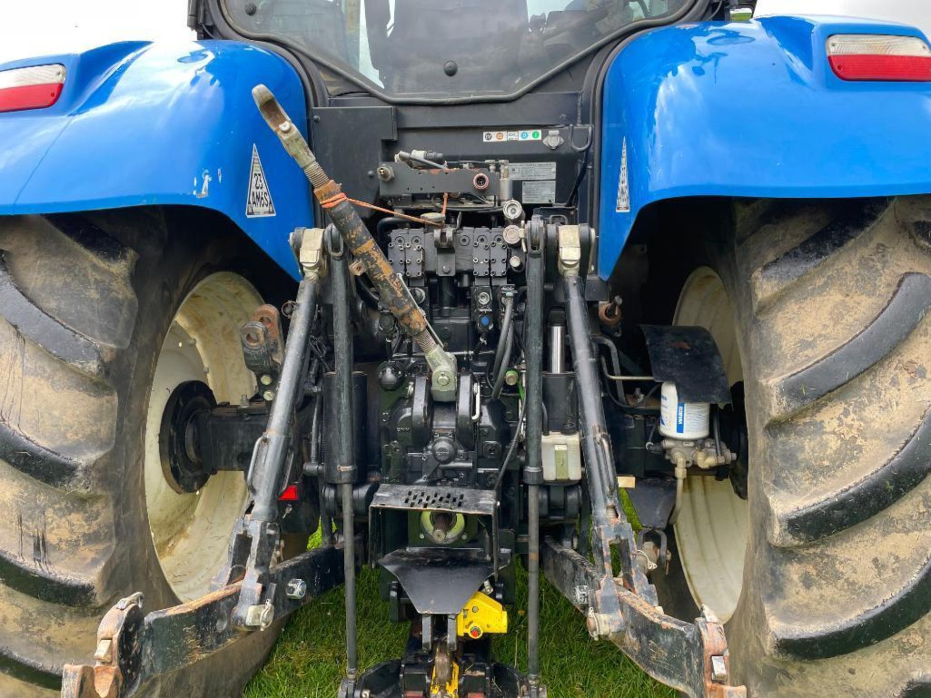 2015 New Holland T7.270 Auto Command 50Kph 4wd tractor with 4 electric spools, air brakes, cab and f - Image 11 of 17