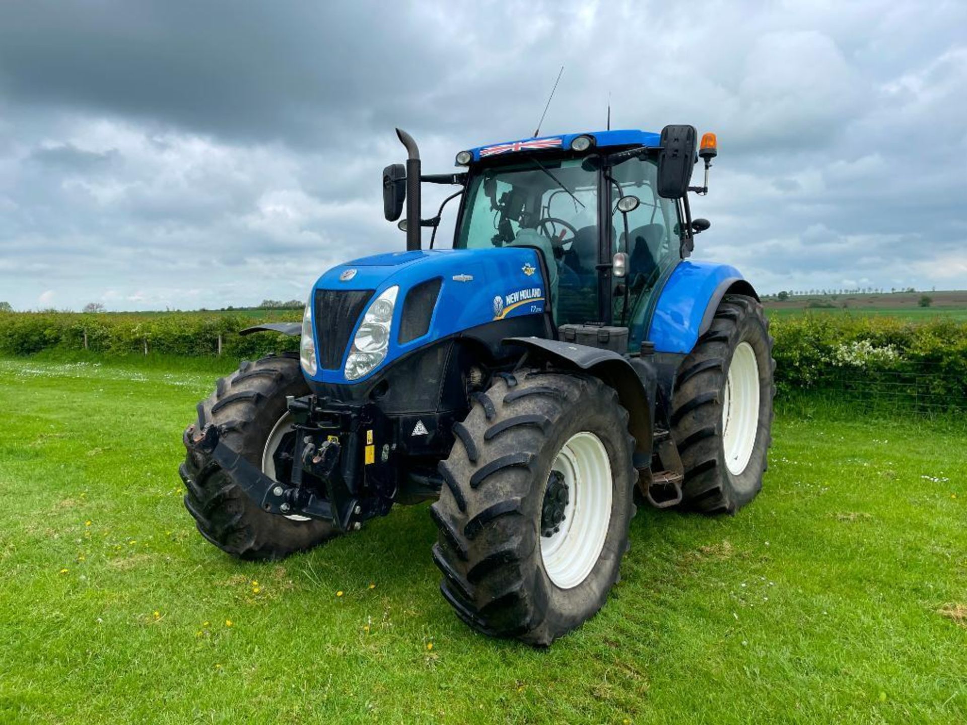 2015 New Holland T7.270 Auto Command 50Kph 4wd tractor with 4 electric spools, air brakes, cab and f - Image 5 of 17