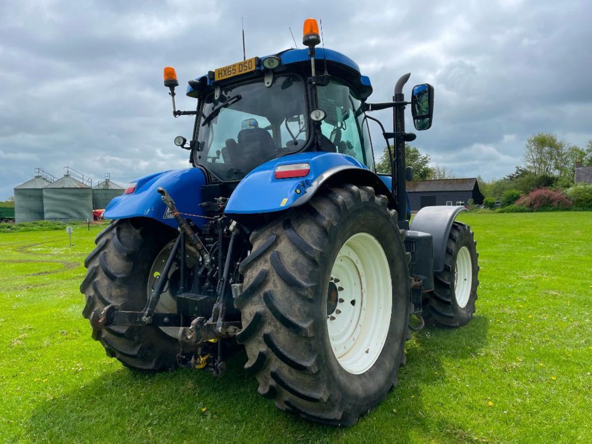 2015 New Holland T7.270 Auto Command 50Kph 4wd tractor with 4 electric spools, air brakes, cab and f - Image 9 of 17