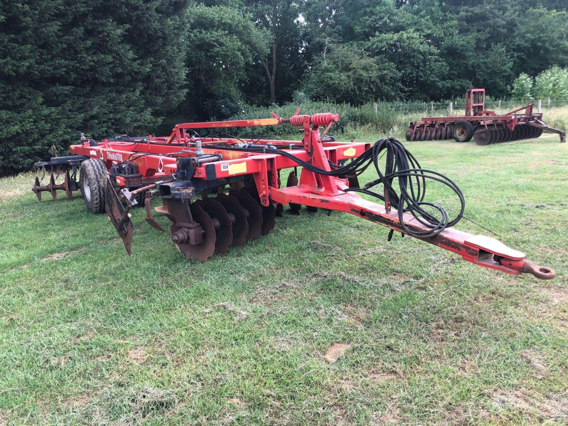 2001 Quivogne TM28 Tinemaster trailed cultivator with 5 auto reset subsoiler legs, front and rear di - Image 10 of 10