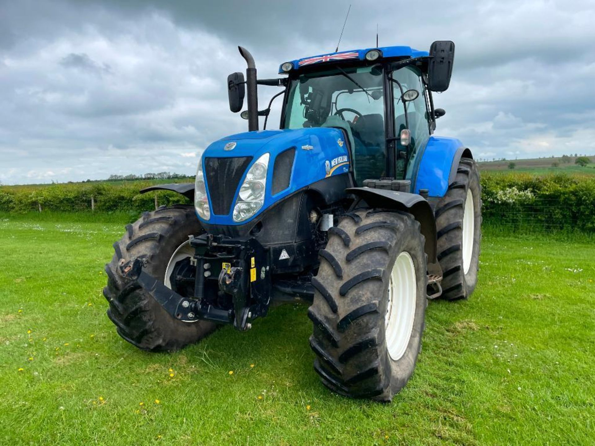 2015 New Holland T7.270 Auto Command 50Kph 4wd tractor with 4 electric spools, air brakes, cab and f - Image 16 of 17