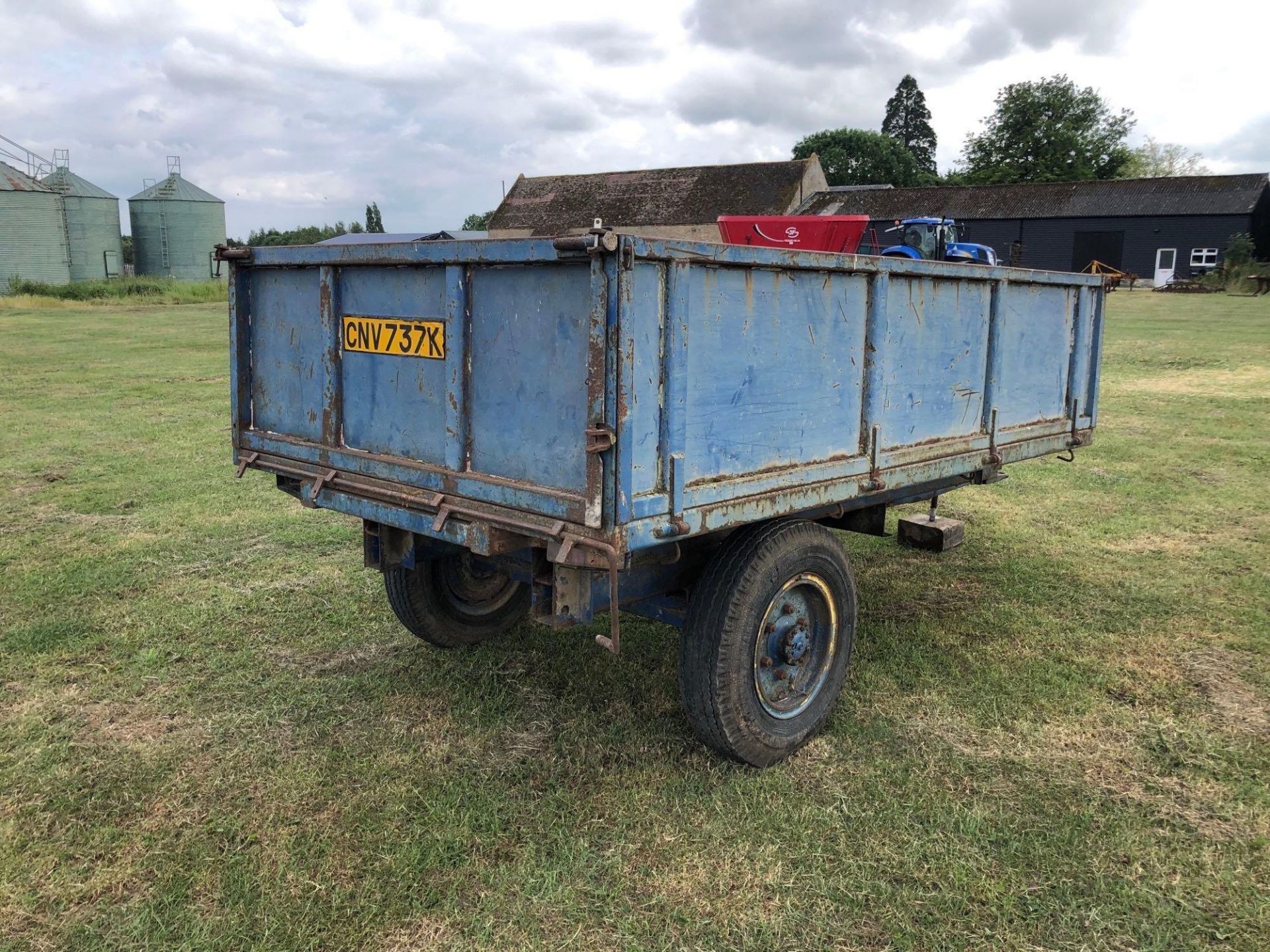 Hydraulic tipping 3t drop side trailer single axle on 7.00-16 wheels and tyres - Image 3 of 6