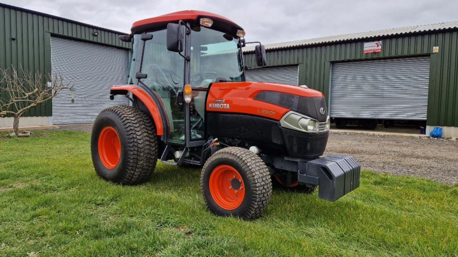 2020 Kubota L2501 4wd compact tractor with air con, DAB radio, CAT1 link arms, 2 rear spools, front - Image 13 of 14