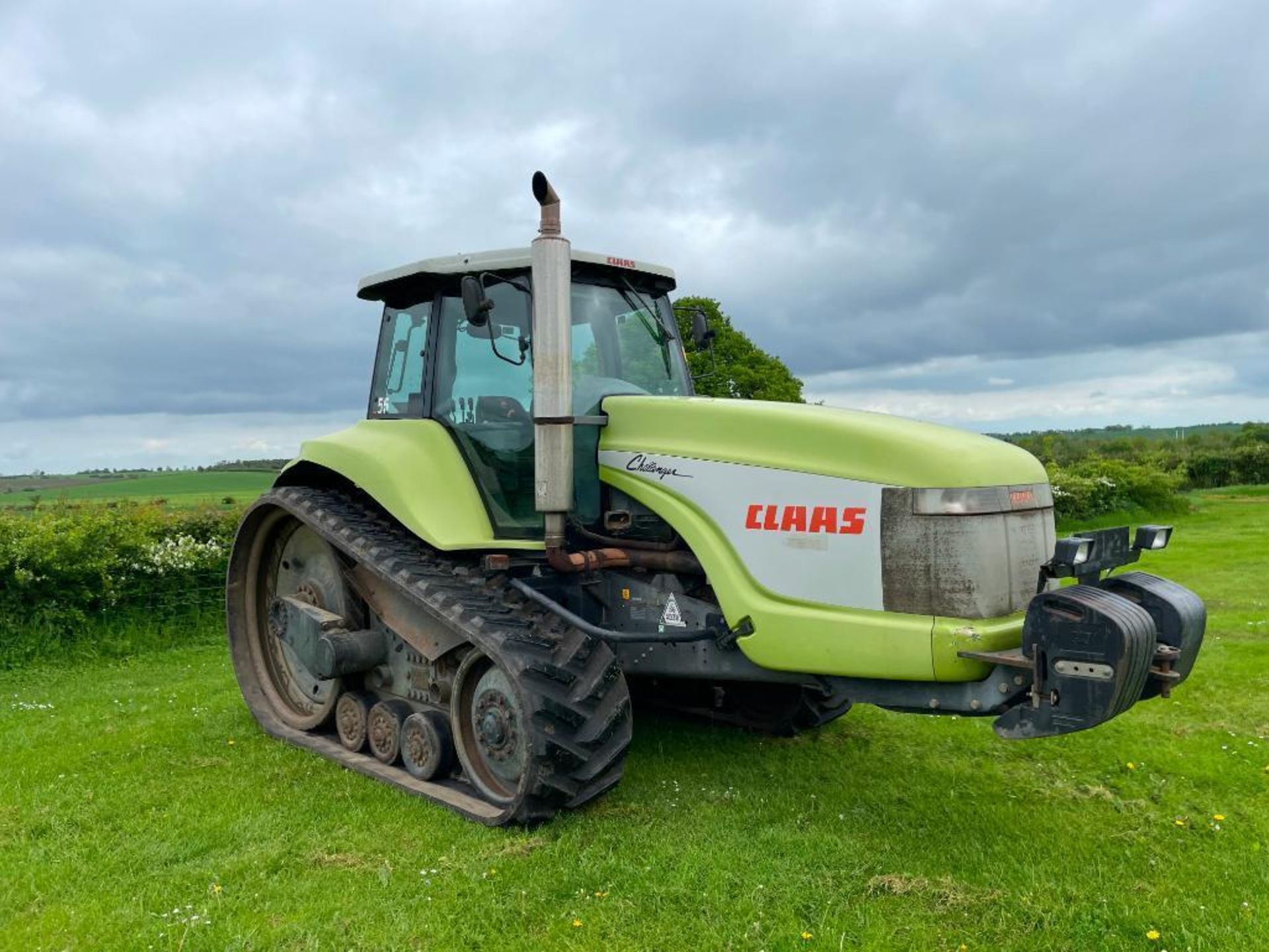 2000 Claas 55 Challenger rubber tracked crawler with 4 manual spools, rear drawbar and 12No 45kg fro - Image 8 of 14