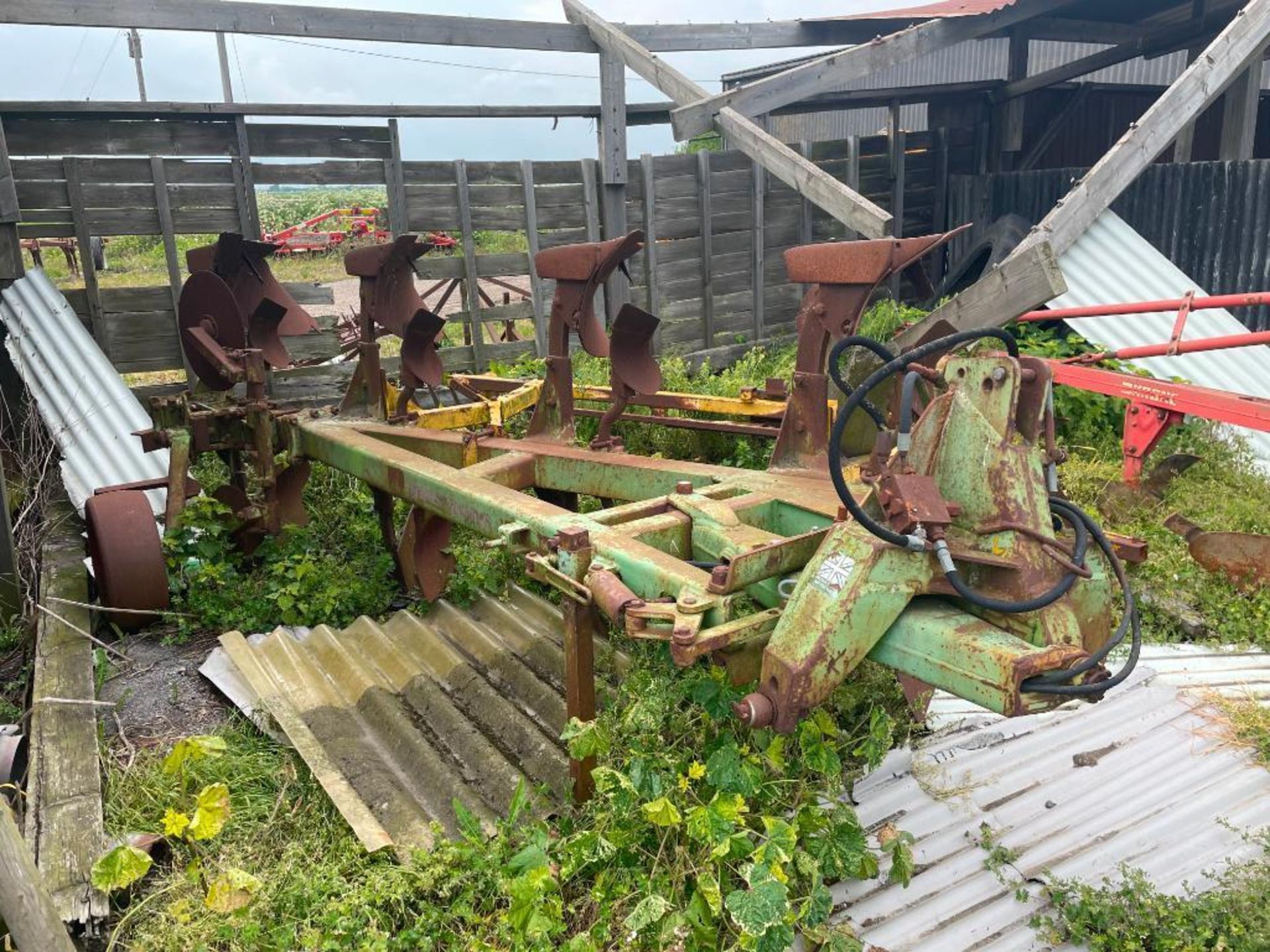 Dowdeswell DP8 4f reversible plough with Claydon furrow cracker. Serial No: 214751668 - Image 4 of 7