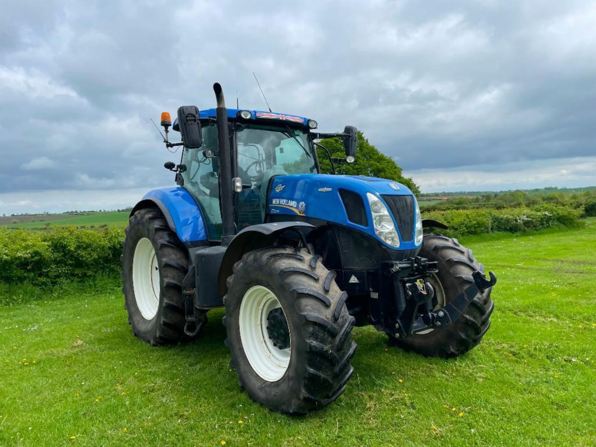 2015 New Holland T7.270 Auto Command 50Kph 4wd tractor with 4 electric spools, air brakes, cab and f - Image 7 of 17