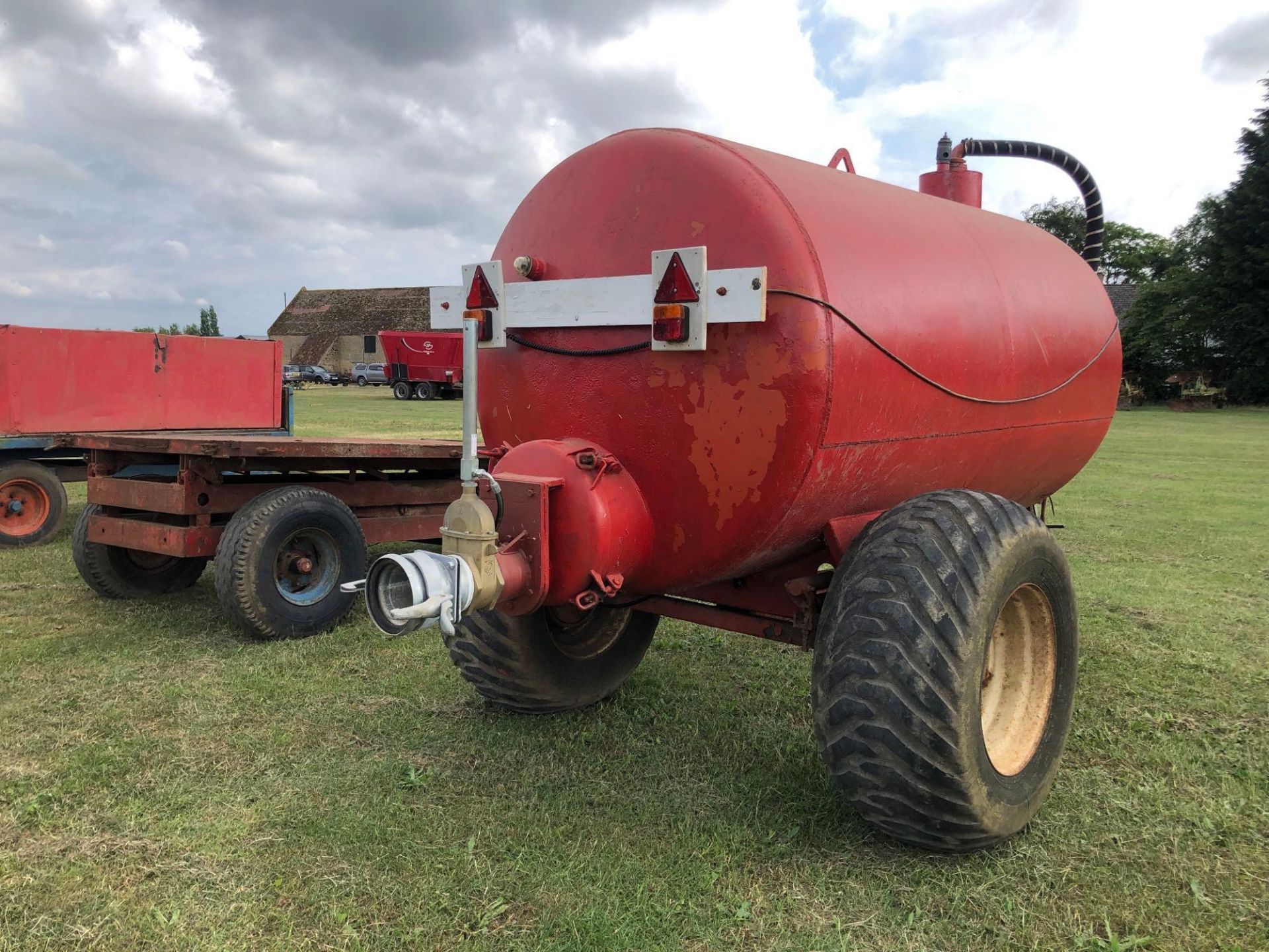 Slurry tank 5000l with suction hose and rear splash plate - Image 9 of 10