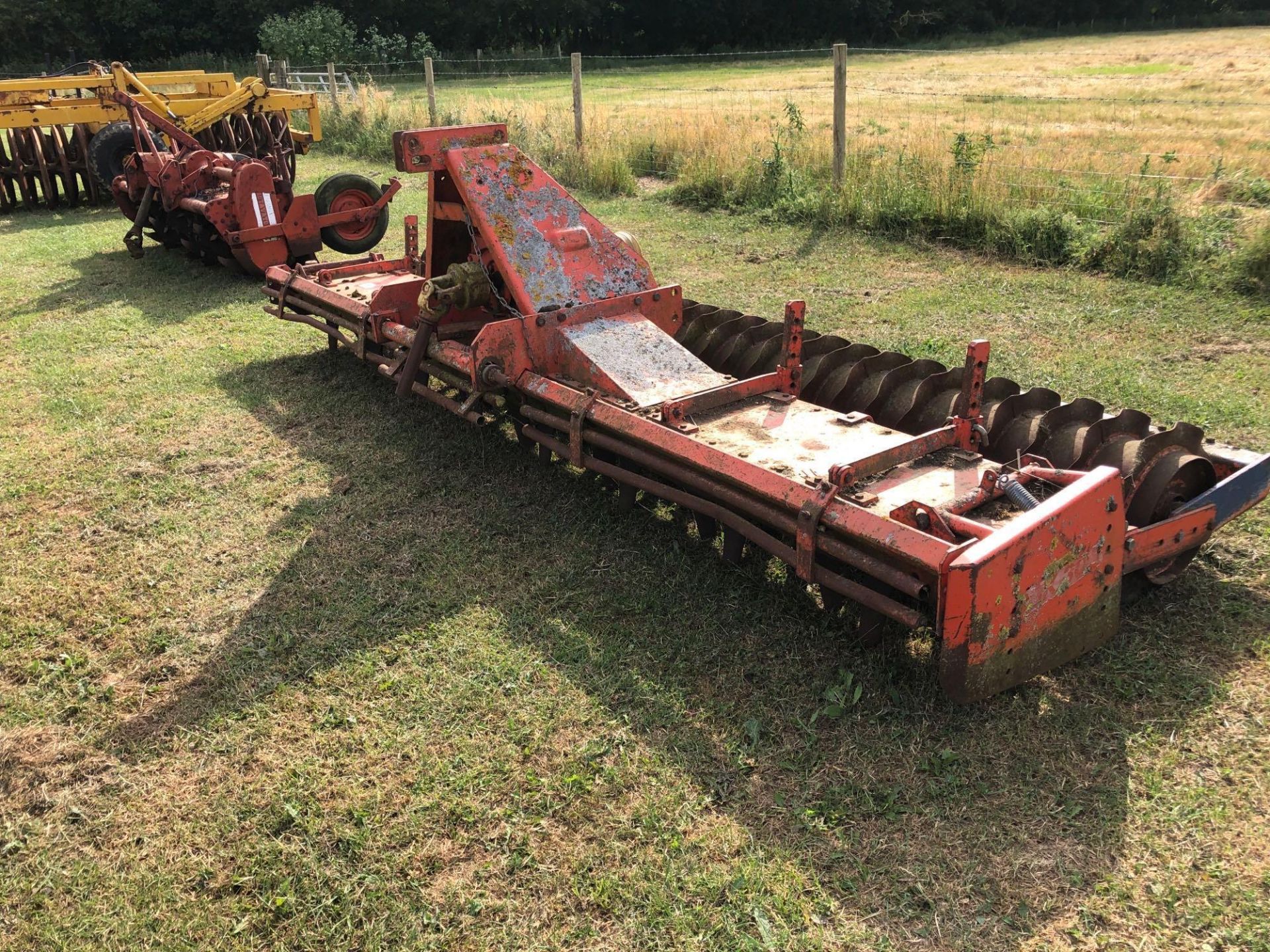 Howard 4m power harrow with rear wavy packer - Image 6 of 7