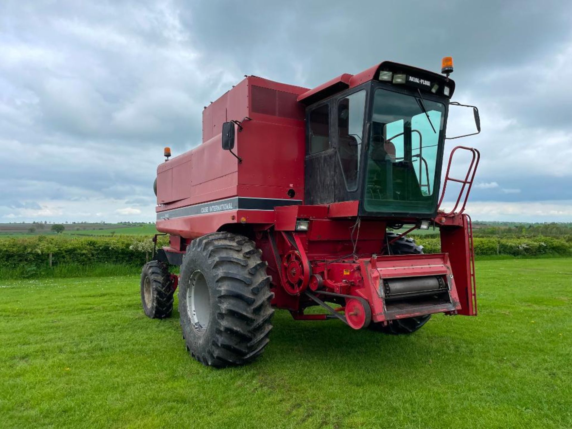 1998 Case 1680 Axial Flow combine harvester with straw chopper, Pro Series 8000 yield monitor and Ca - Image 4 of 16