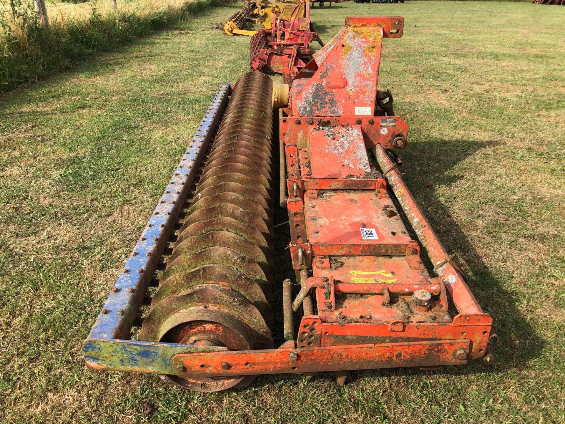 Howard 4m power harrow with rear wavy packer - Image 3 of 7