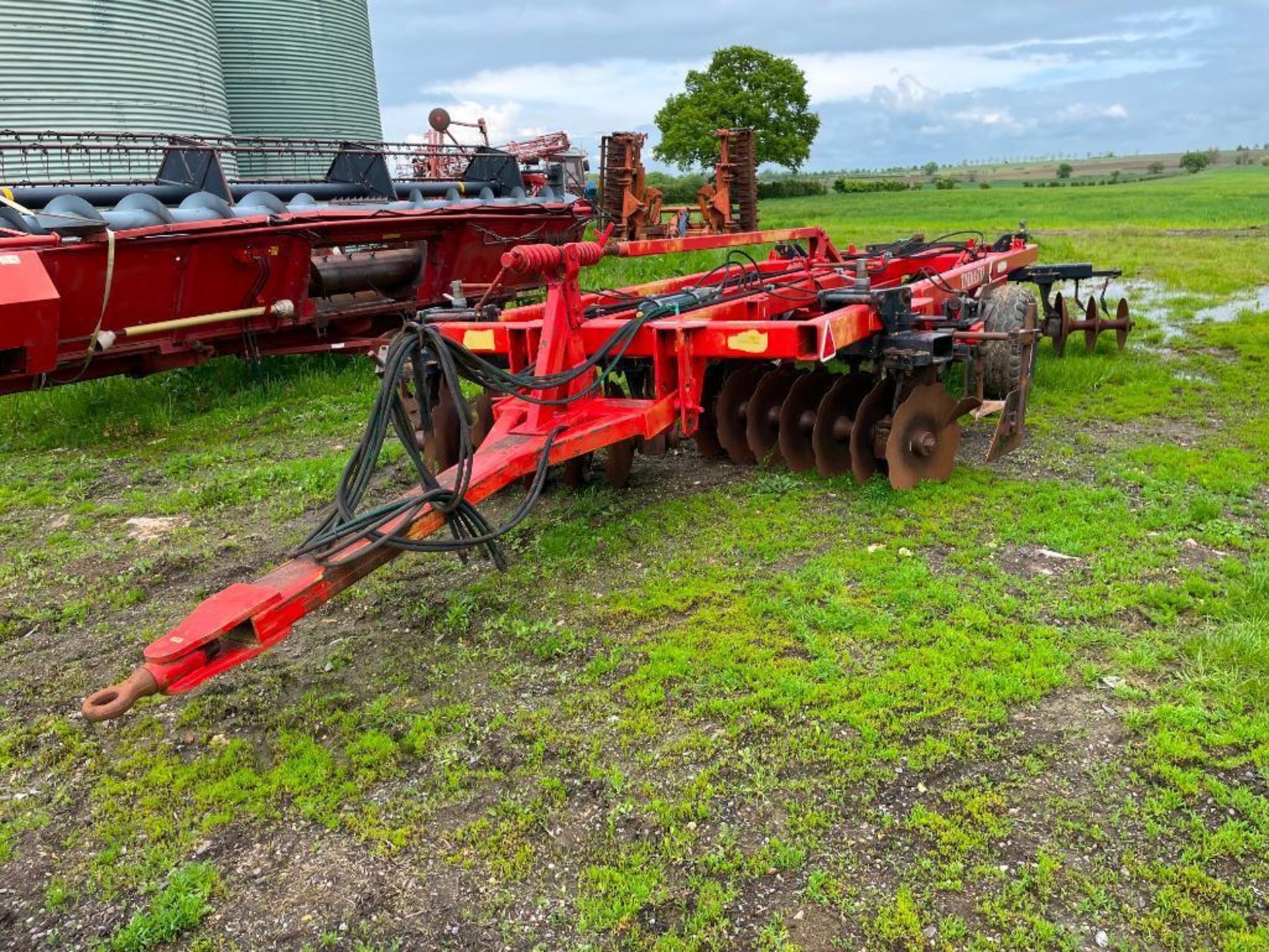 2001 Quivogne TM28 Tinemaster trailed cultivator with 5 auto reset subsoiler legs, front and rear di - Image 3 of 10