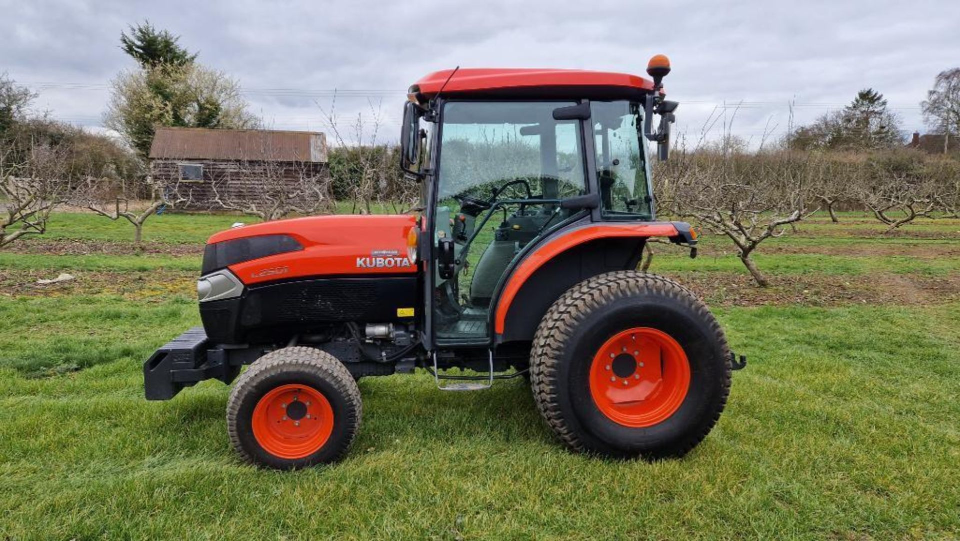 2020 Kubota L2501 4wd compact tractor with air con, DAB radio, CAT1 link arms, 2 rear spools, front - Image 12 of 14