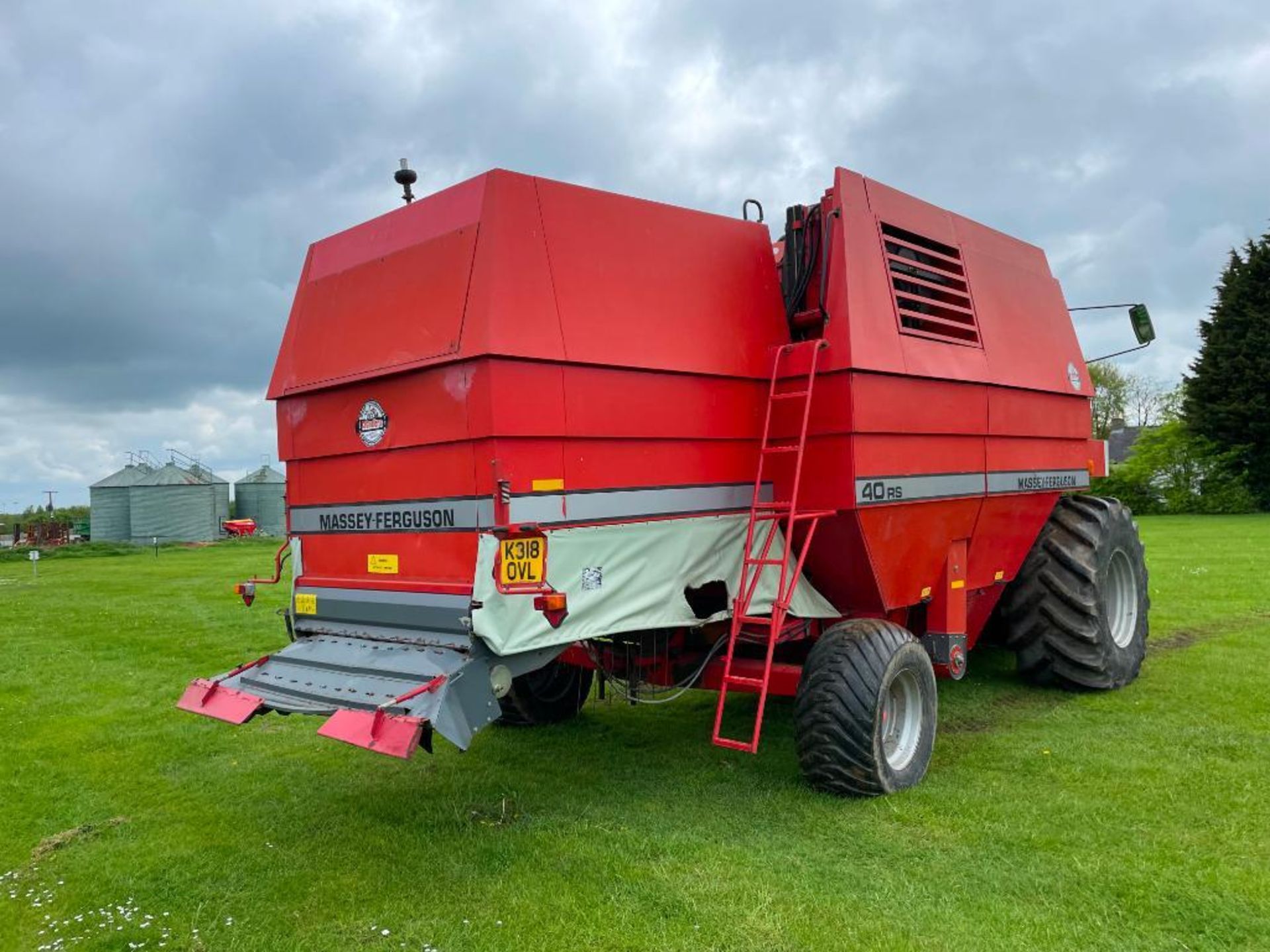 1992 Massey Ferguson 40RS combine harvester with 20ft powerflow header and trolley, datavision scree - Image 3 of 13