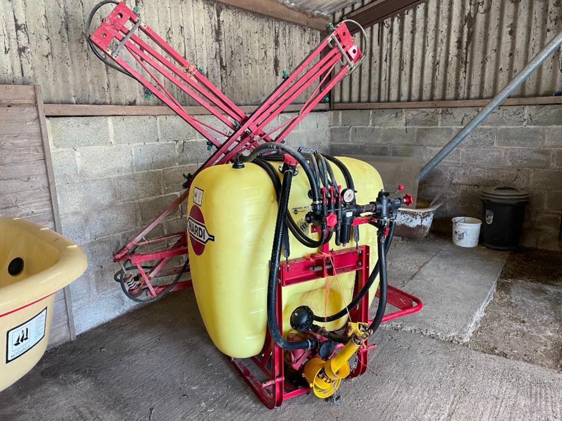 Hardi NK600 12m linkage mounted sprayer, 600l tank with manual folding booms NB: Manual in Office - Image 3 of 9