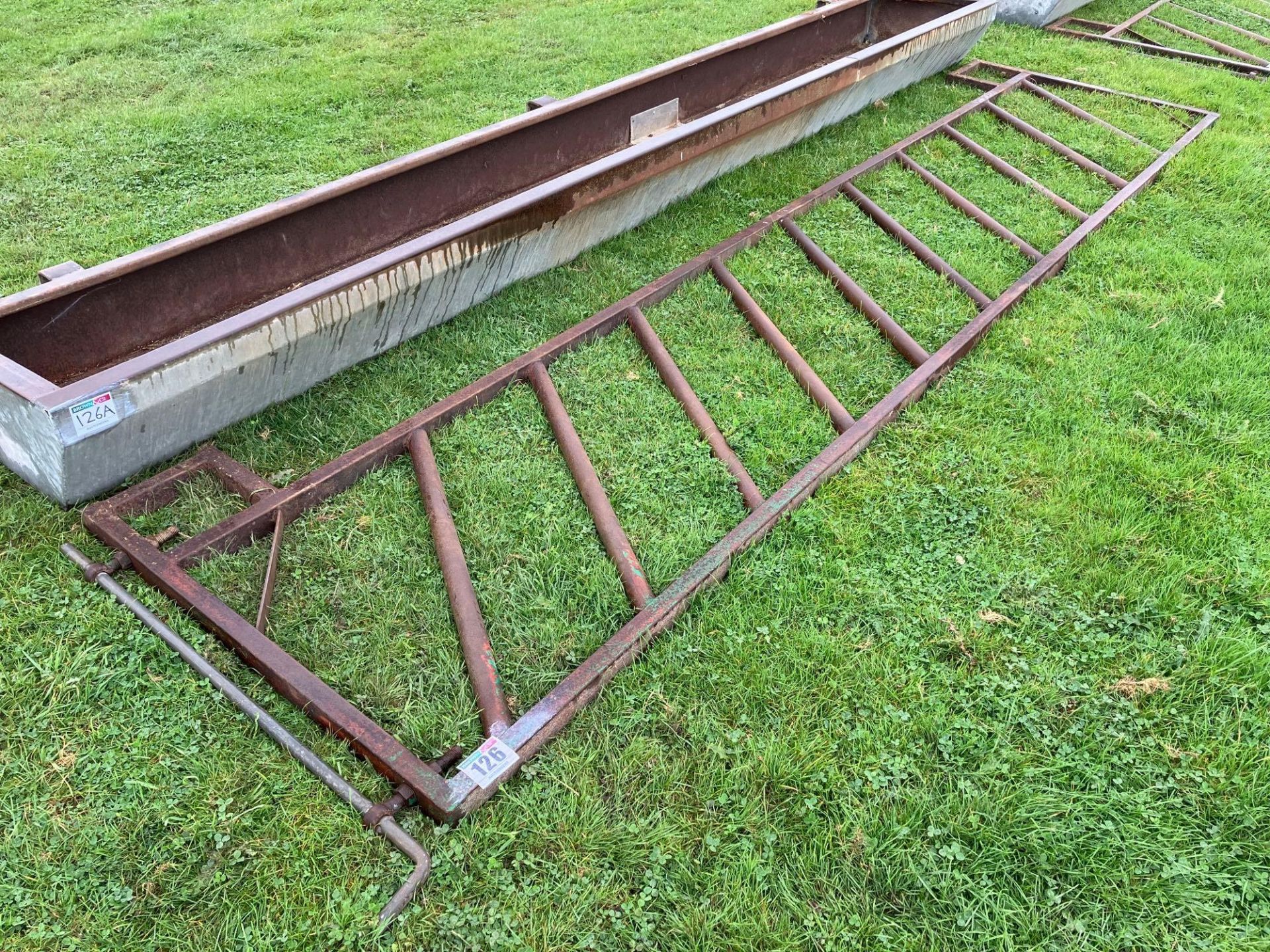 Diagonal 14ft feed barrier. NB Trough not included