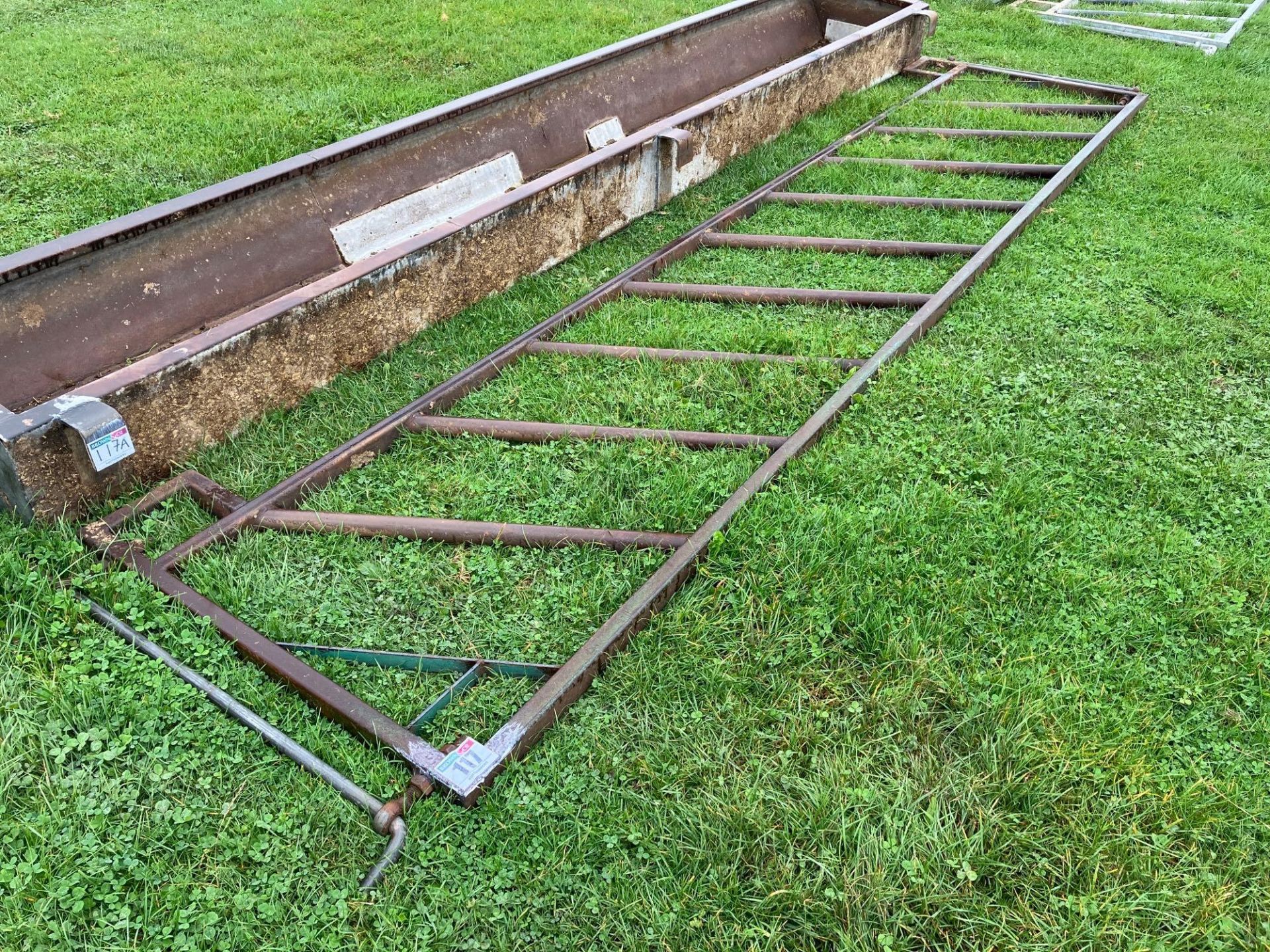 Diagonal 14ft feed barrier. NB Trough not included