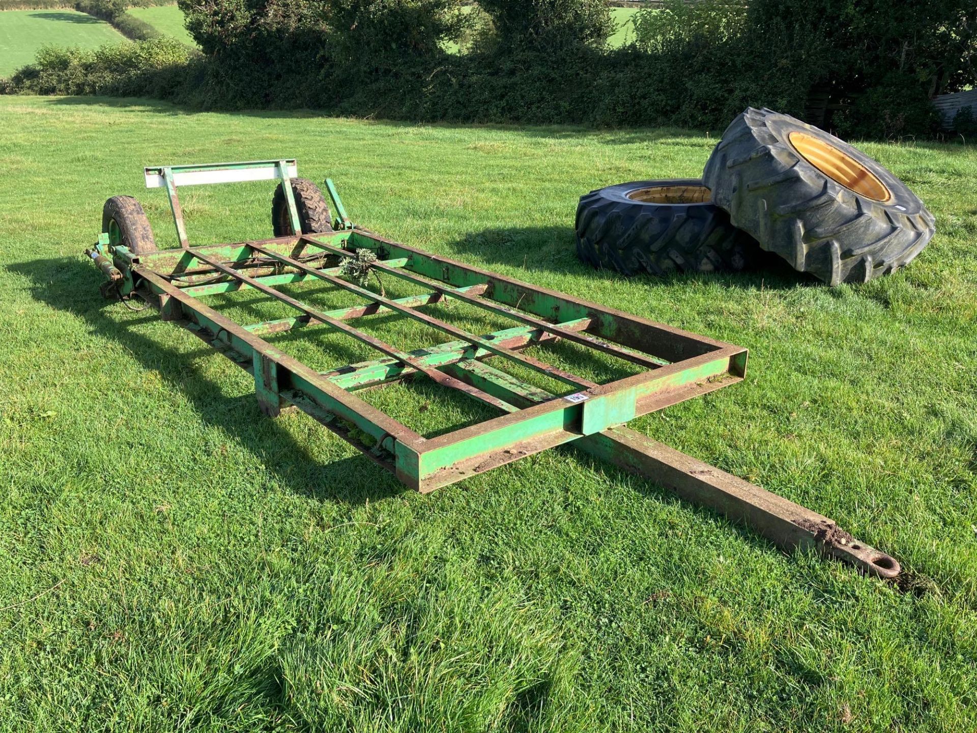 Flat bed single axle hydraulic lowering trailer frame