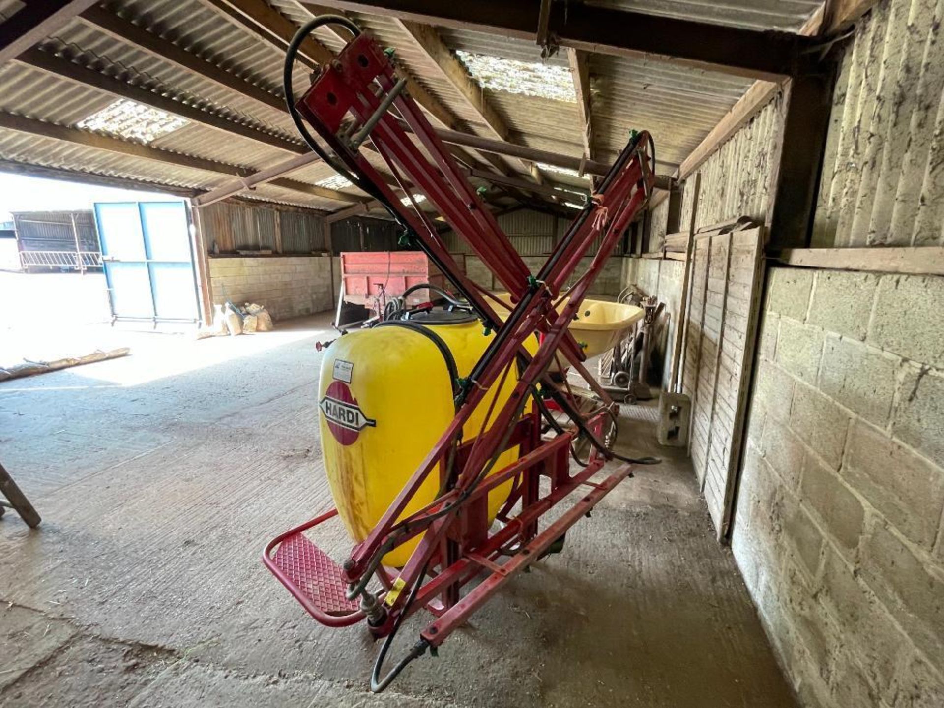 Hardi NK600 12m linkage mounted sprayer, 600l tank with manual folding booms NB: Manual in Office - Image 5 of 9