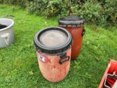2No barrels with lids